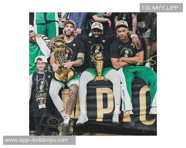 杰伦格林赛前积极热身投篮训练中展现笑容复出在望 杰伦格林赛前积极热身投篮训练中展现笑容复出在望