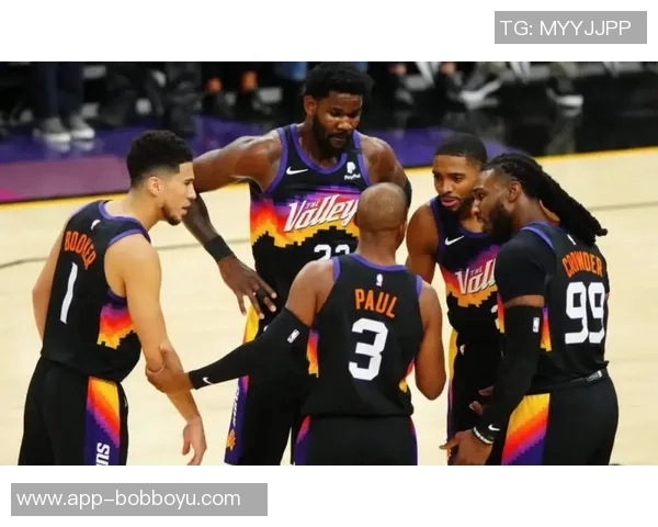 布克赛后手持库里签名鞋款Book1出席采访引发热议 布克赛后手持库里签名鞋款Book1出席采访引发热议