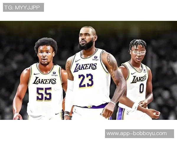 詹姆斯二儿子布莱斯在亚利桑那大学首秀表现出色有望参加2026年NBA选秀